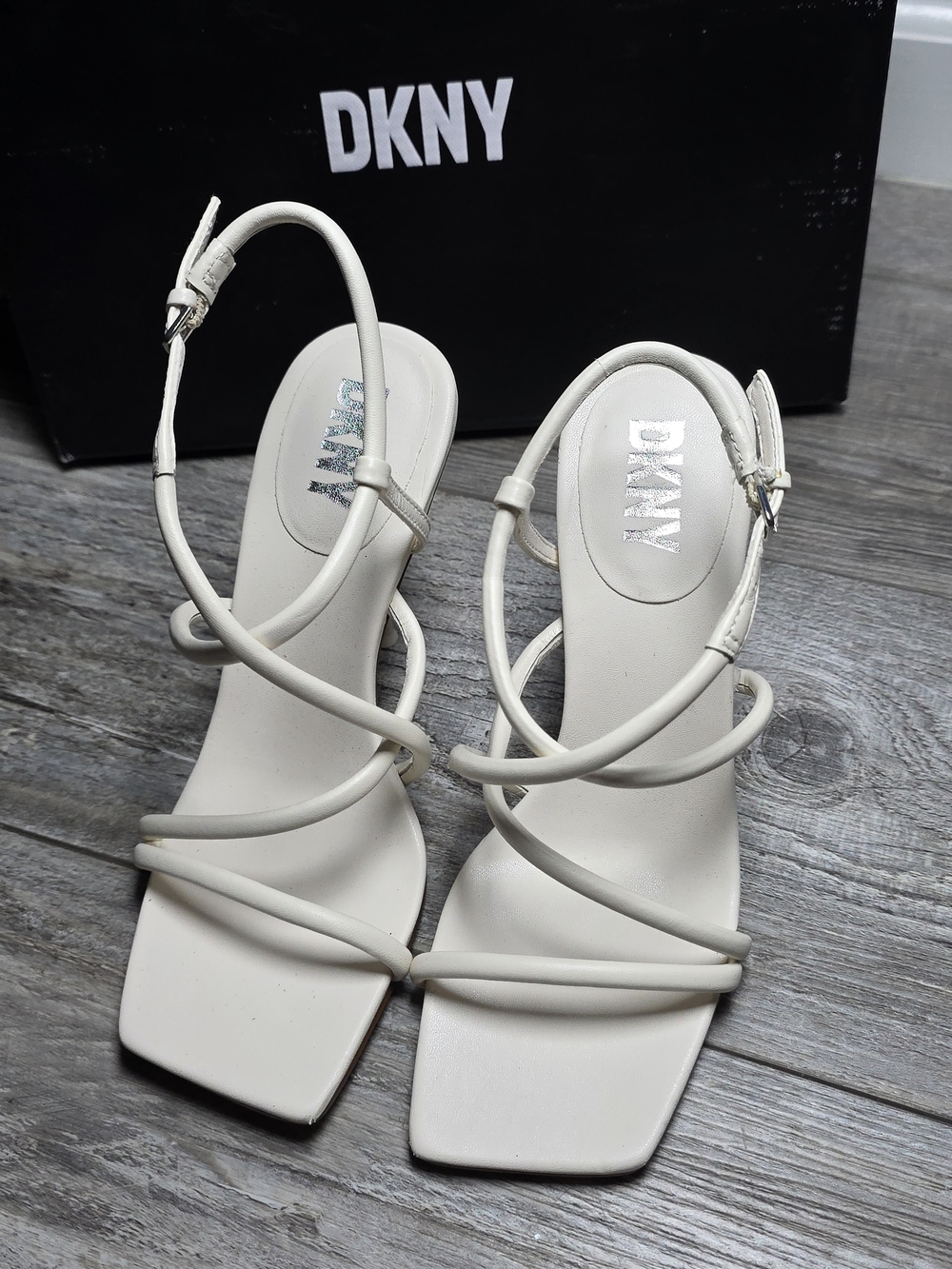 DKNY Women's Reia Leather Strappy Slingback Sandal Heels Sz 5.5 *NWB